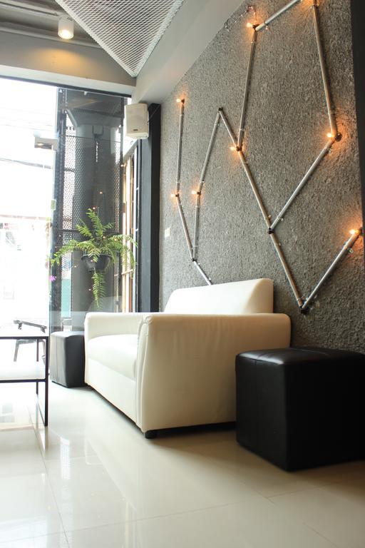 De Ja Moon Hostel เชียงใหม่ ภายนอก รูปภาพ