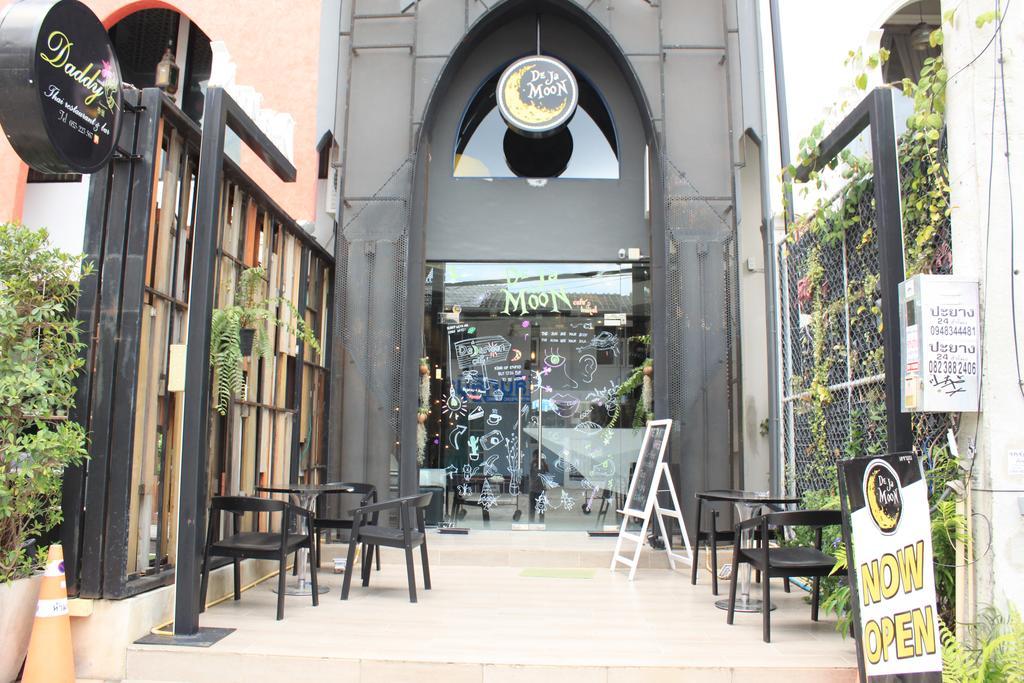 De Ja Moon Hostel เชียงใหม่ ภายนอก รูปภาพ